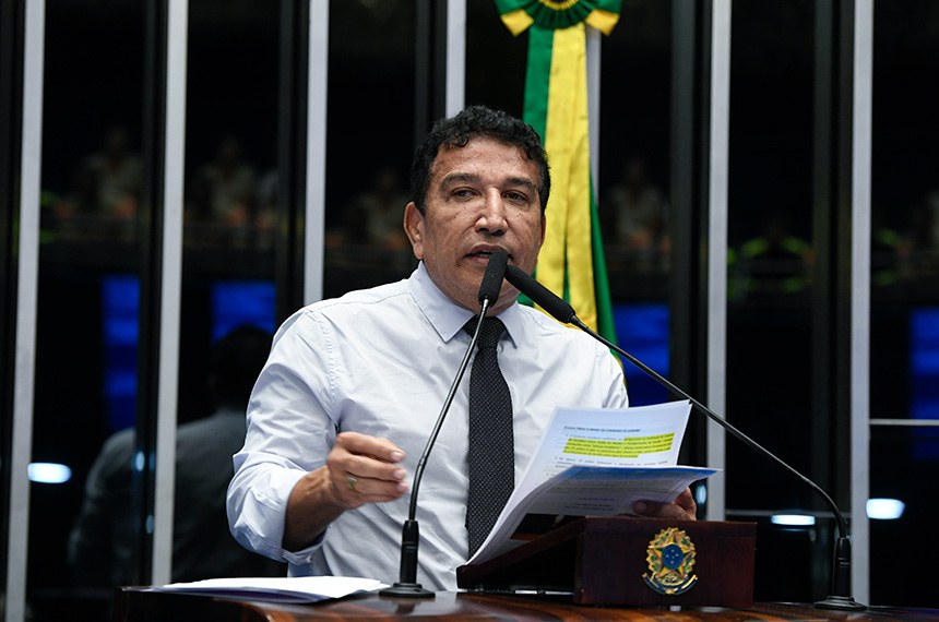 Em discurso, à tribuna, senador Magno Malta (PL-ES).