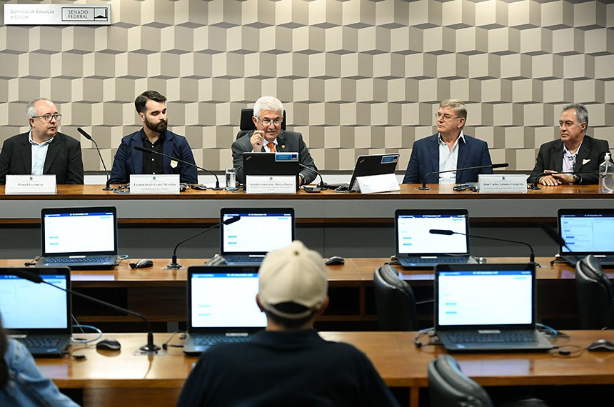 Mesa: 
engenheiro aeronáutico Instituto Tecnológico de Aeronáutica (ITA) e diretor de Inovação da Editora Serena, Daniel Lavouras;
coordenador da Vitalis, Leonardo da Costa Meireles;
presidente eventual da CE e requerente desta audiência, senador Astronauta Marcos Pontes (PL-SP);
coordenador da Olimpíada Brasileira de Astronomia e Astronáutica (OBA) e da Mostra Brasileira de Foguetes (Mobfog), João Batista Garcia Canalle;
coordenador da Olimpíada Nacional de Ciências (ONC), Jean Carlos Antunes Catapreta.