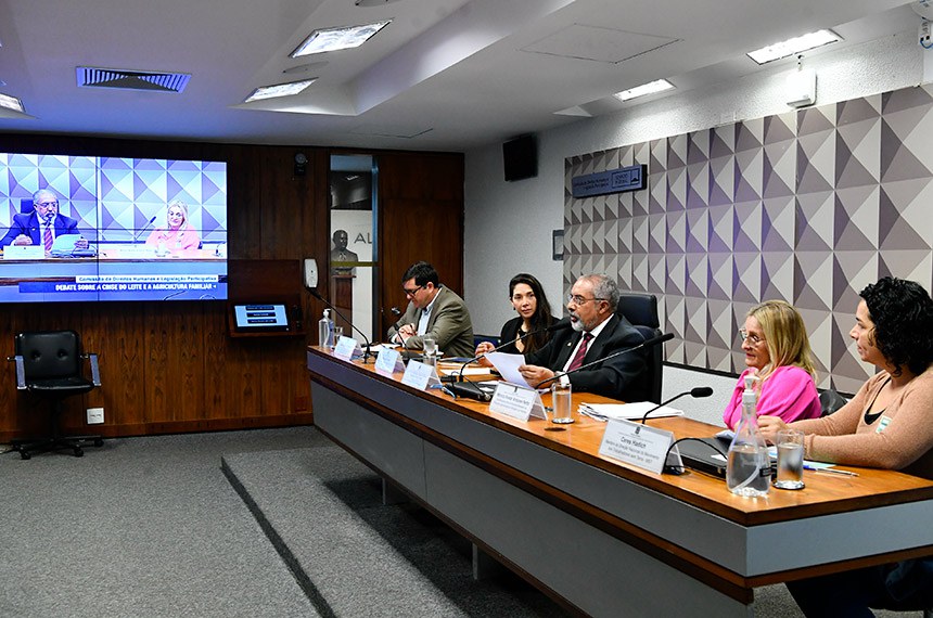 Mesa: 
secretário de Abastecimento, Cooperativismo e Soberania Alimentar do Ministério do Desenvolvimento Agrário e Agricultura Familiar (MDA), Milton José Fornazieri;
subsecretaria de Articulação em Temas Comerciais do Ministério do Desenvolvimento, Indústria, Comércio e Serviços (Camex/MDIC), Heloisa Pereira;
presidente da CDH, senador Paulo Paim (PT-RS);
coordenadora-geral de Acompanhamento da Produção Agropecuária do Ministério da Fazenda, Mônica Avelar Antunes Netto;
membro da Direção Nacional do Movimento dos Trabalhadores sem Terra (MST), Ceres Hadich.