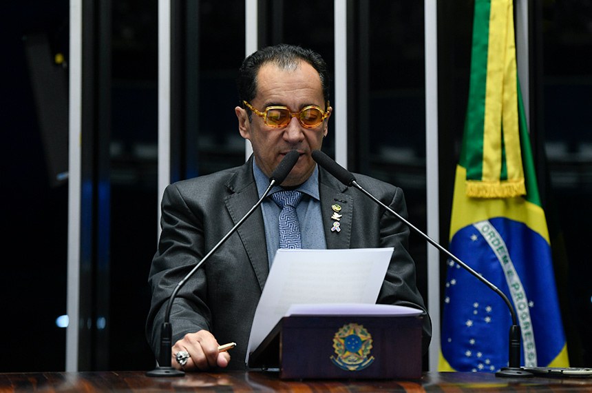 Em discurso, à tribuna, senador Jorge Kajuru (PSB-GO).