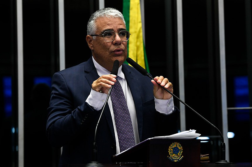 Em discurso, à tribuna, senador Eduardo Girão (Novo-CE).