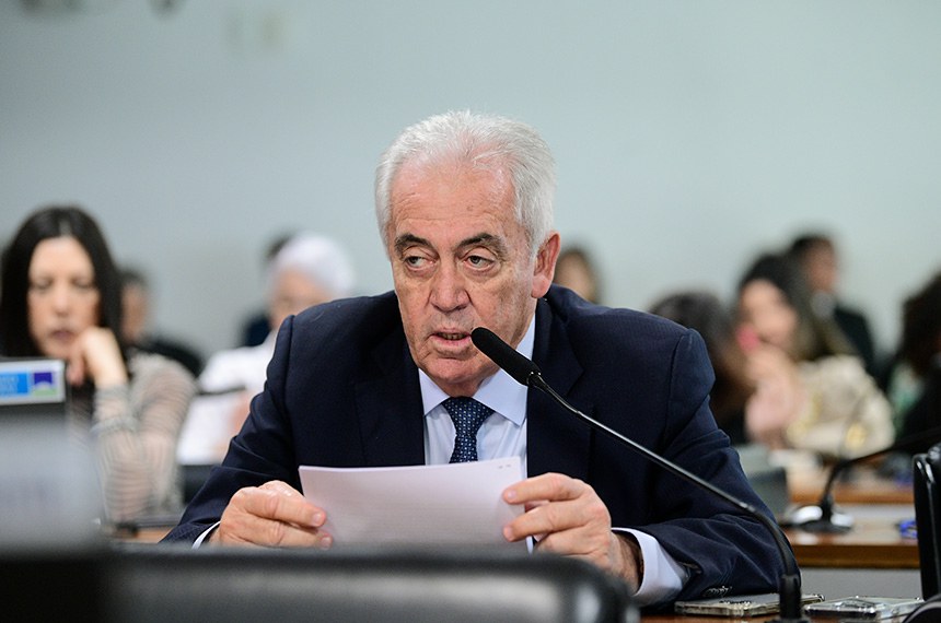 Em pronunciamento, à bancada, senador Otto Alencar (PSD-BA).