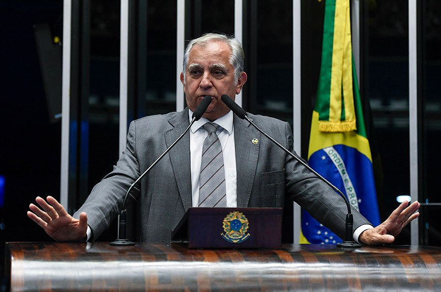 Em discurso, à tribuna, senador Izalci Lucas (PSDB-DF).