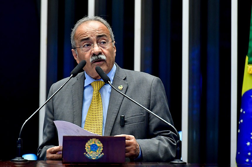 Em discurso, à tribuna, senador Chico Rodrigues (PSB-RR).