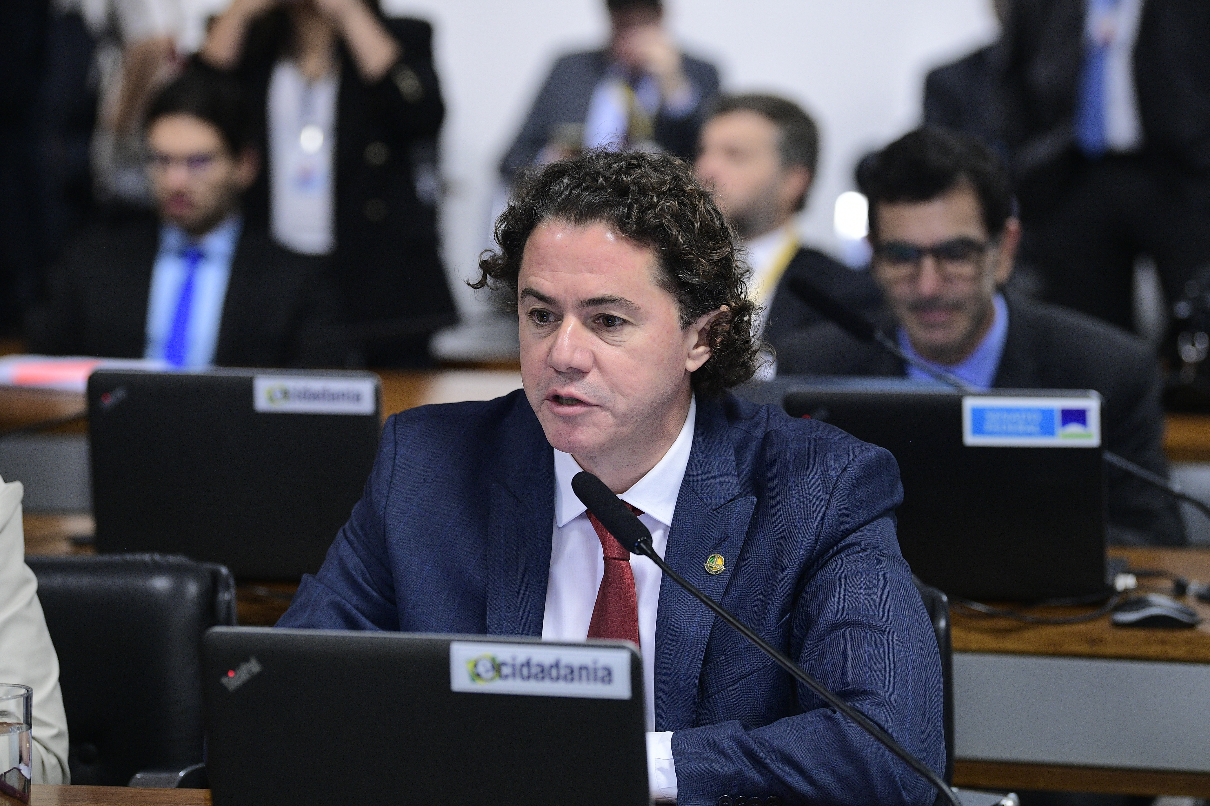 Em pronunciamento, à bancada, senador Veneziano Vital do Rêgo (MDB-PB).
