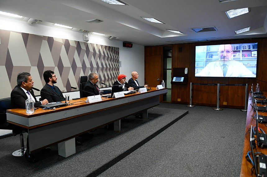 Mesa: 
senador Dr. Hiran (PP-RR);
assessor técnico do Departamento de Gestão do Cuidado Integral do Ministério da Saúde (DGCI/SAPS), Daniel Miele Amado;
presidente eventual da CAS, senador Paulo Paim (PT-RS);
conselheiro Nacional de Saúde e Coordenador da Comissão de Promoção, Proteção à Saúde e Práticas Integrativas e Complementares em Saúde do Conselho Nacional de Saúde, Abrahão Nunes da Silva;
coordenador do Fórum dos Conselhos de Atividades Fim da Saúde do Estado de São Paulo (FCAFS/SP), Waldecir Paula Lima.