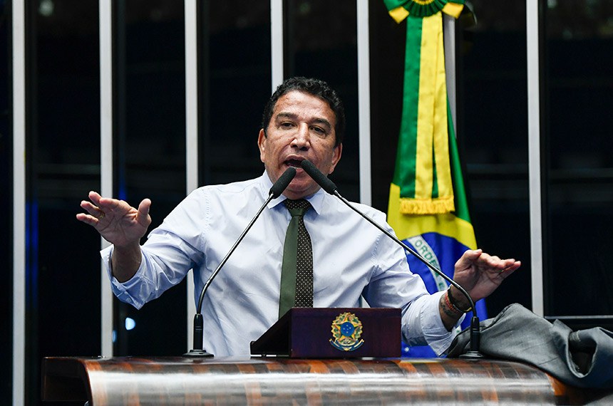 Em discurso, à tribuna, senador Magno Malta (PL-ES).