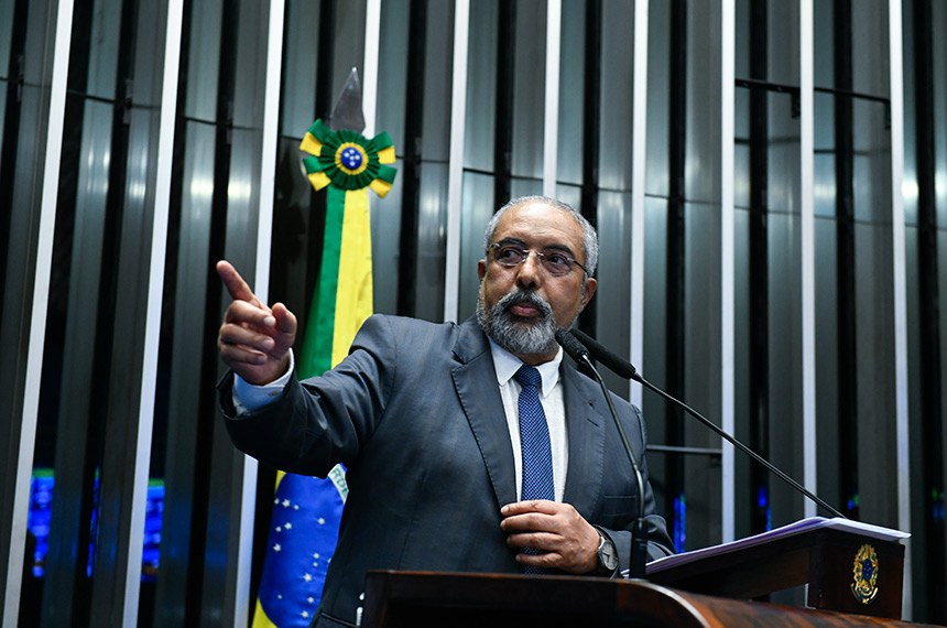 Em discurso, à tribuna, senador Paulo Paim (PT-RS).