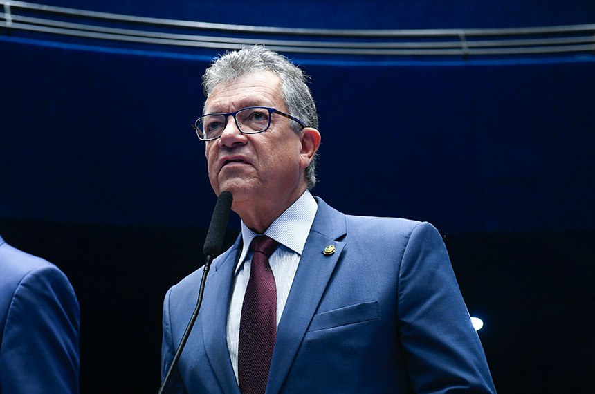 À bancada, em pronunciamento, senador Laércio Oliveira (PP-SE).