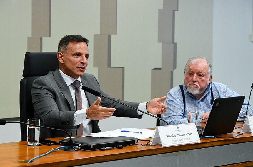 Mesa:
relator da CPIONGS, senador Marcio Bittar (União-AC); 
meteorologista e professor da Universidade Federal de Alagoas (Ufal), Luiz Carlos Molion.