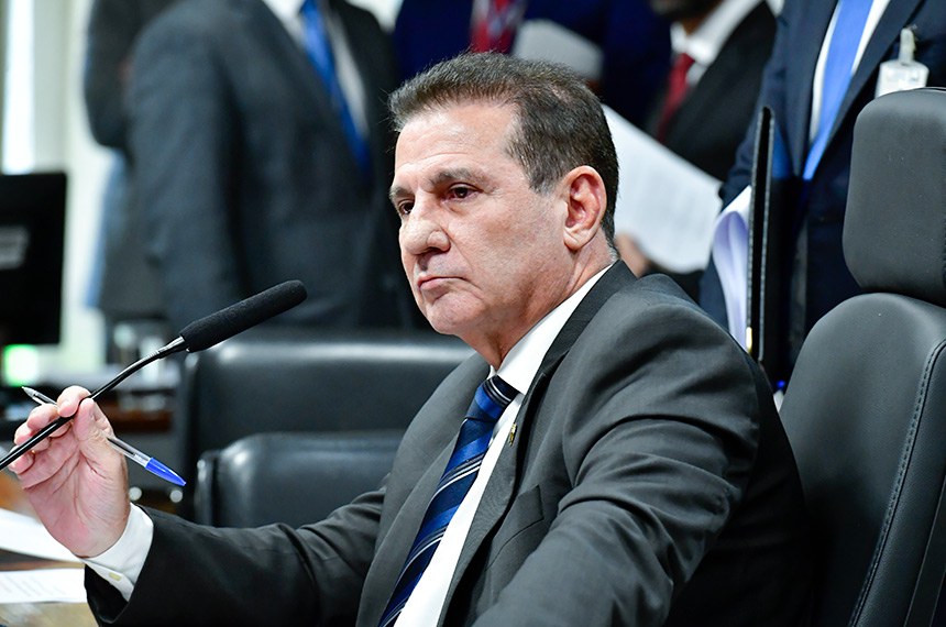 À mesa, presidente da CAE, senador Vanderlan Cardoso (PSD-GO).