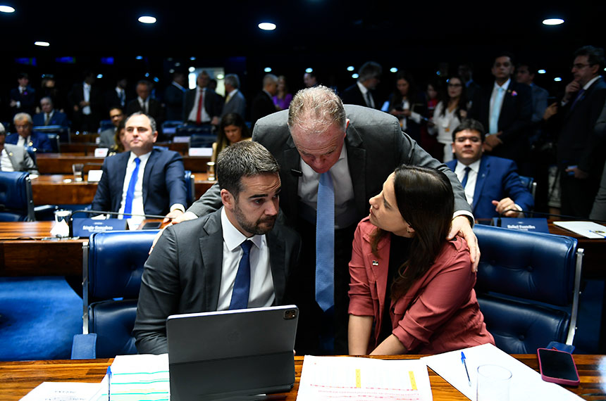 Governadores Renato Casagrande, do Espírito Santo, Eduardo Leite, do Rio Grande do Sul, e Raquel Lyra, de Pernambuco, na sessão de debate da reforma tributária no Plenário do Senado, no fim de agosto - Foto: Roque de Sá/Agência Senado