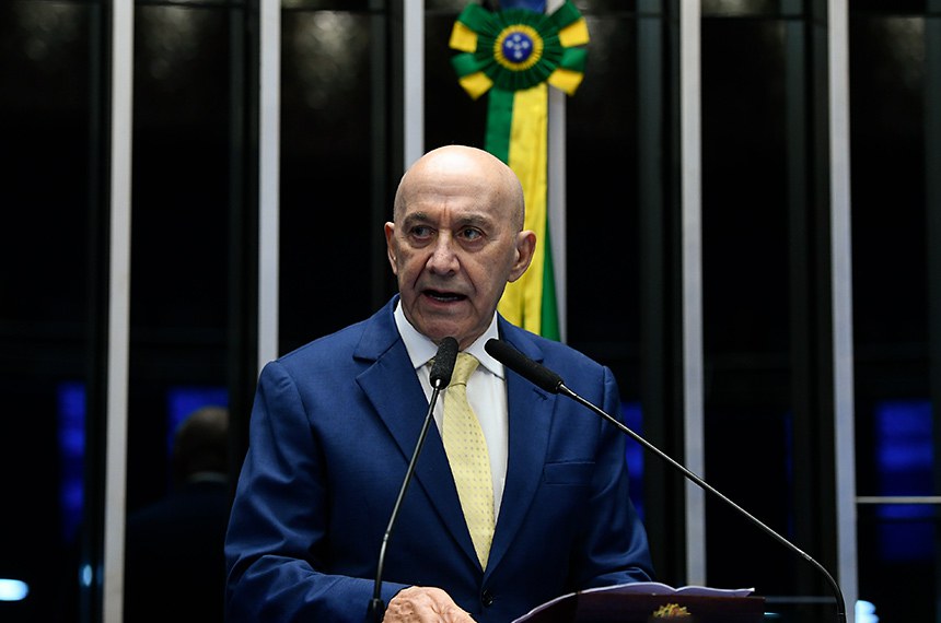 Em discurso, à tribuna, senador Confúcio Moura (MDB-RO).