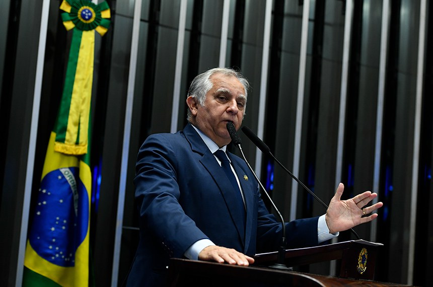 Em discurso, à tribuna, senador Izalci Lucas (PSDB-DF).