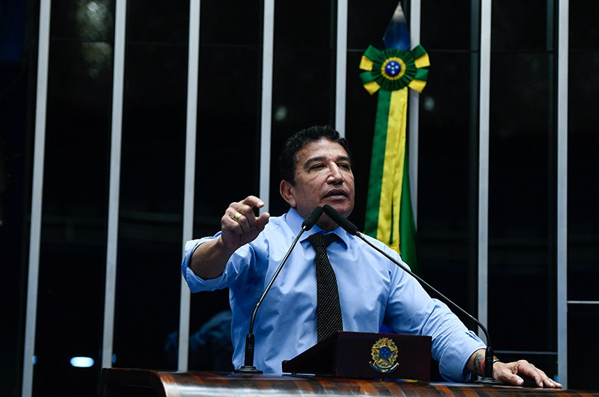Em discurso, à tribuna, senador Magno Malta (PL-ES).
