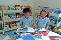 Plenário vota projeto de universalização de bibliotecas escolares até 2028