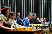 Possível exploração petrolífera marca discursos em homenagem ao Amapá