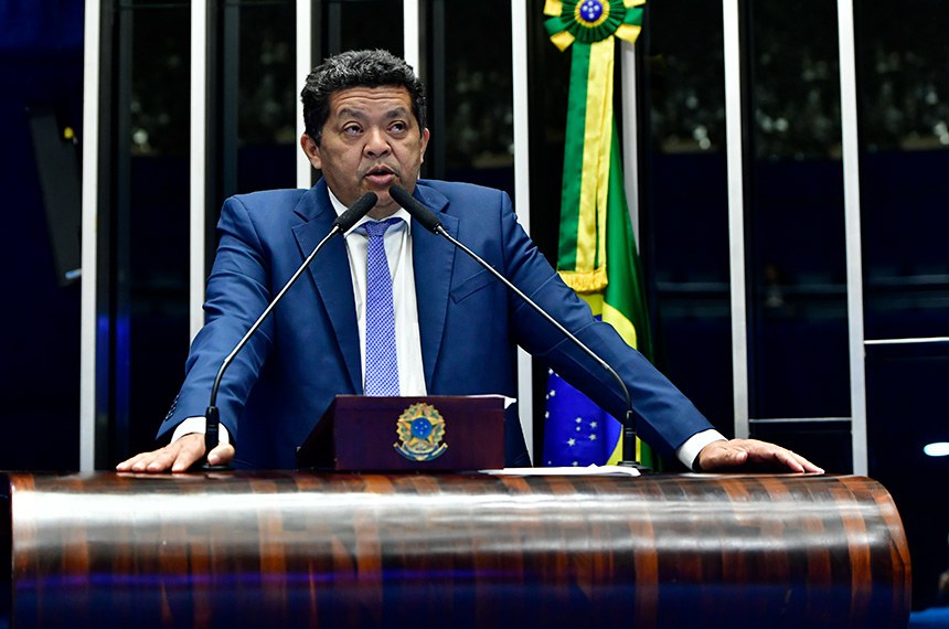 Em discurso, à tribuna, senador Beto Faro (PT-PA).