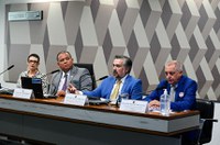 Criação de fundos para consórcios públicos divide debatedores na CCJ