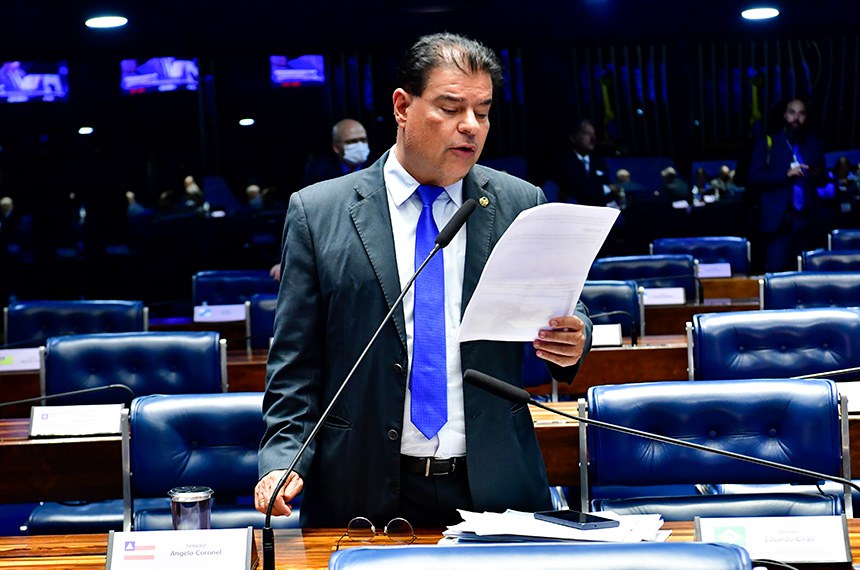 À bancada, em pronunciamento, senador Nelsinho Trad (PSD-MS).