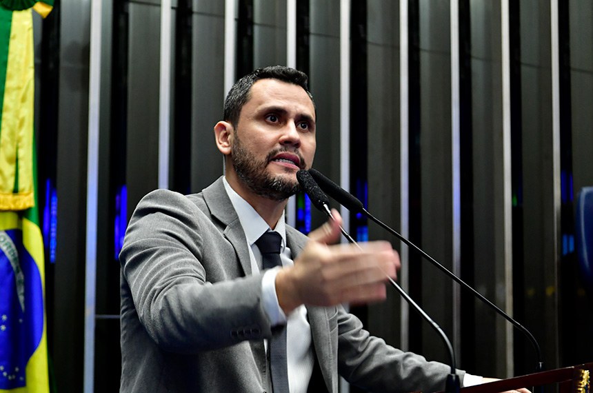 Em discurso, à tribuna, senador Cleitinho (Republicanos-MG).