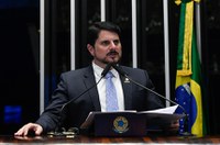 Marcos do Val critica 'censura' de suas redes sociais e pede defesa da democracia