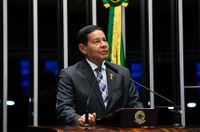 Mourão critica atuação de ministros do STF e pede apoio dos senadores
