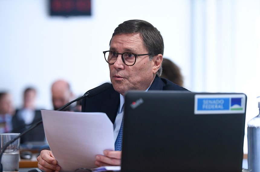 Em pronunciamento, à bancada, senador Mauro Carvalho Junior (União-MT).