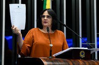 Damares celebra arquivamento de acusações relacionadas a mortes de crianças ianomâmis