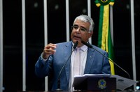 Girão elogia advogado por questionar STF em julgamento de réu do 8 de janeiro