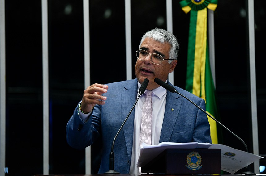 Em discurso, à tribuna, senador Eduardo Girão (Novo-CE).