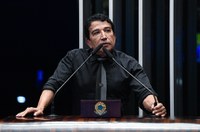 Magno Malta relata caso de abuso com brasileiros adotados na Itália