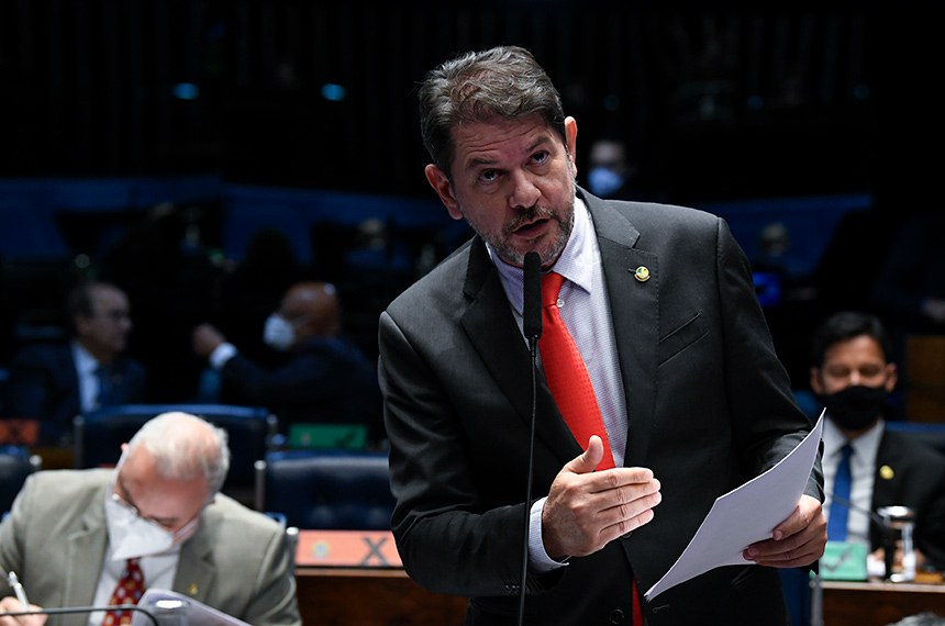 Em pronunciamento, à bancada, senador Cid Gomes (PDT-CE).