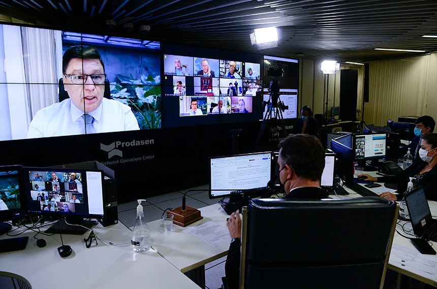 Presidente do Senado Federal, senador Rodrigo Pacheco (DEM-MG), conduz sessão.