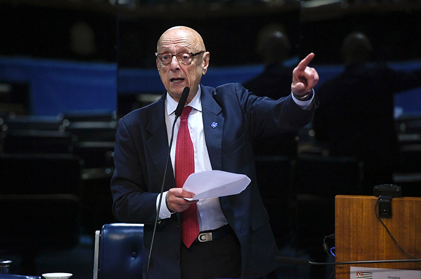 Em pronunciamento, à bancada, senador Esperidião Amin (PP-SC).