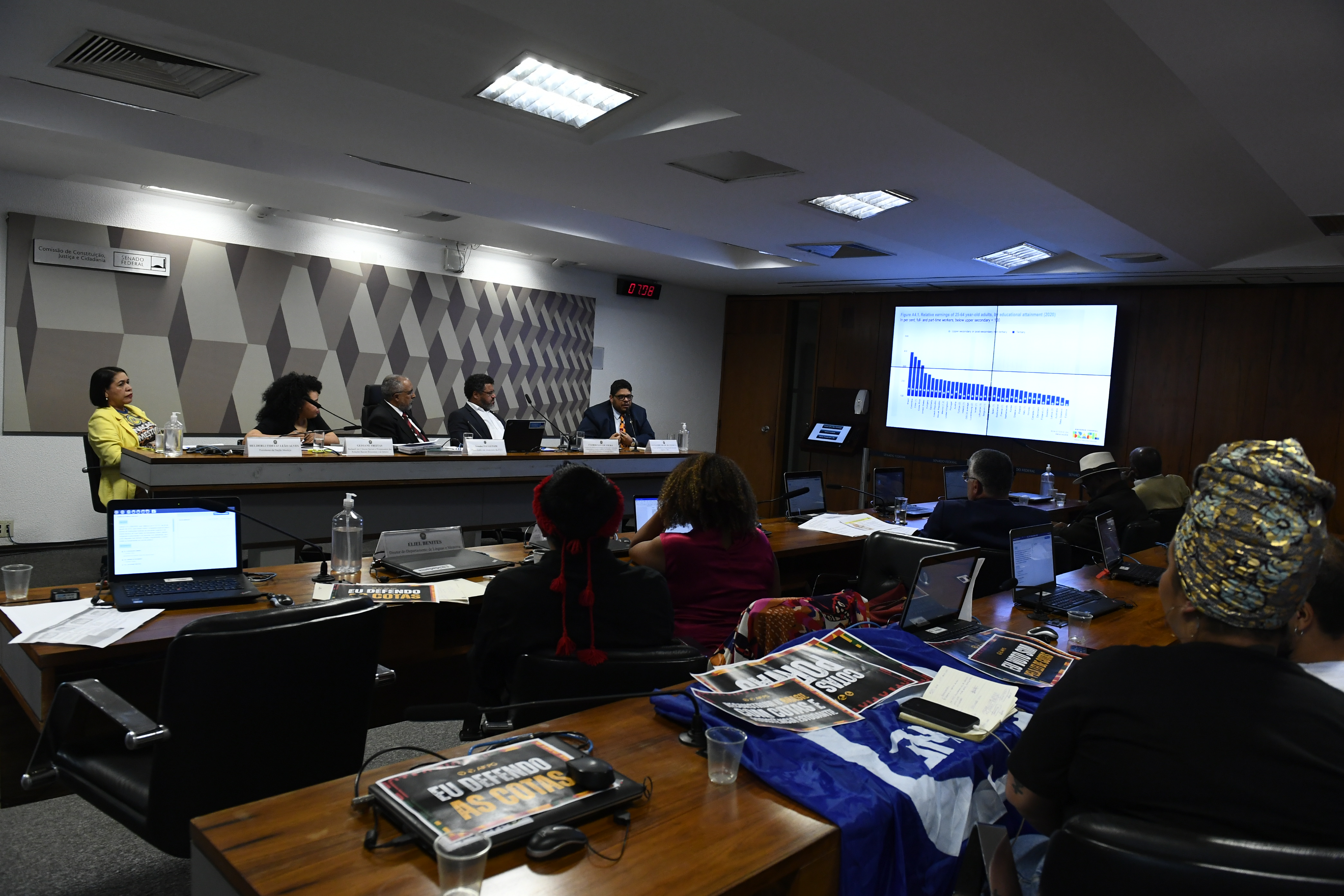 Mesa: 
presidente da Nação Mestiça, Helderli Fideliz Castro de Sá Leão Alves; 
bacharel em Ciências Sociais e pesquisadora das Relações Raciais Brasileiras e de Gênero, Geisiane Freitas; 
presidente em exercício da CCJ, senador Paulo Paim (PT-RS); 
assessor de gabinete da Secretaria de Educação Continuada, Alfabetização de Jovens e Adultos, Diversidade e Inclusão (Secadi) do Ministério da Educação (MEC), Cleber Santos Vieira; 
diretor de Políticas e Programas de Educação Superior do Ministério da Educação (MEC), Alexandre Brasil Carvalho da Fonseca - em pronunciamento. 