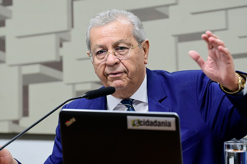 Mesa:
senador Jayme Campos (União-MT).