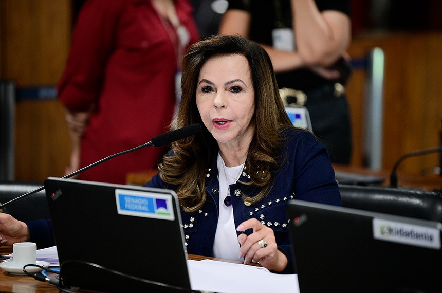 À bancada, em pronunciamento, senadora Professora Dorinha Seabra (União-TO).
