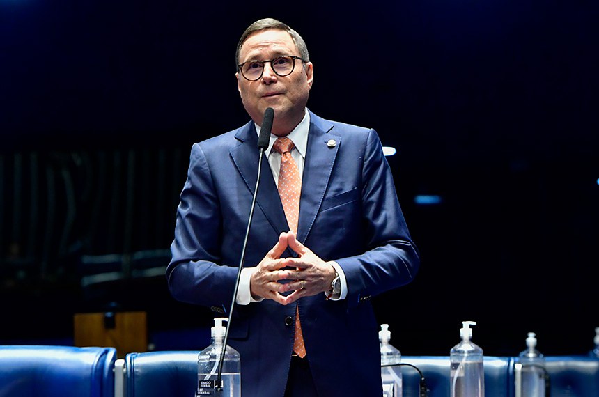 À bancada, em pronunciamento, senador Mauro Carvalho Junior (União-MT). 