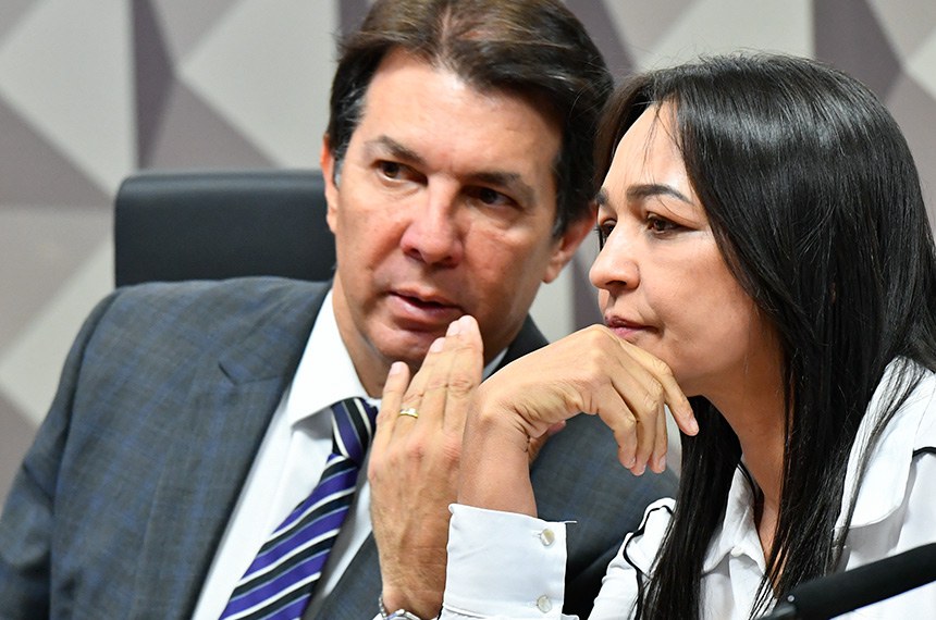 Em pronunciamento, à bancada,