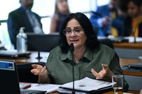 CAS aprova jornada de 6 horas diárias para intérpretes de Libras