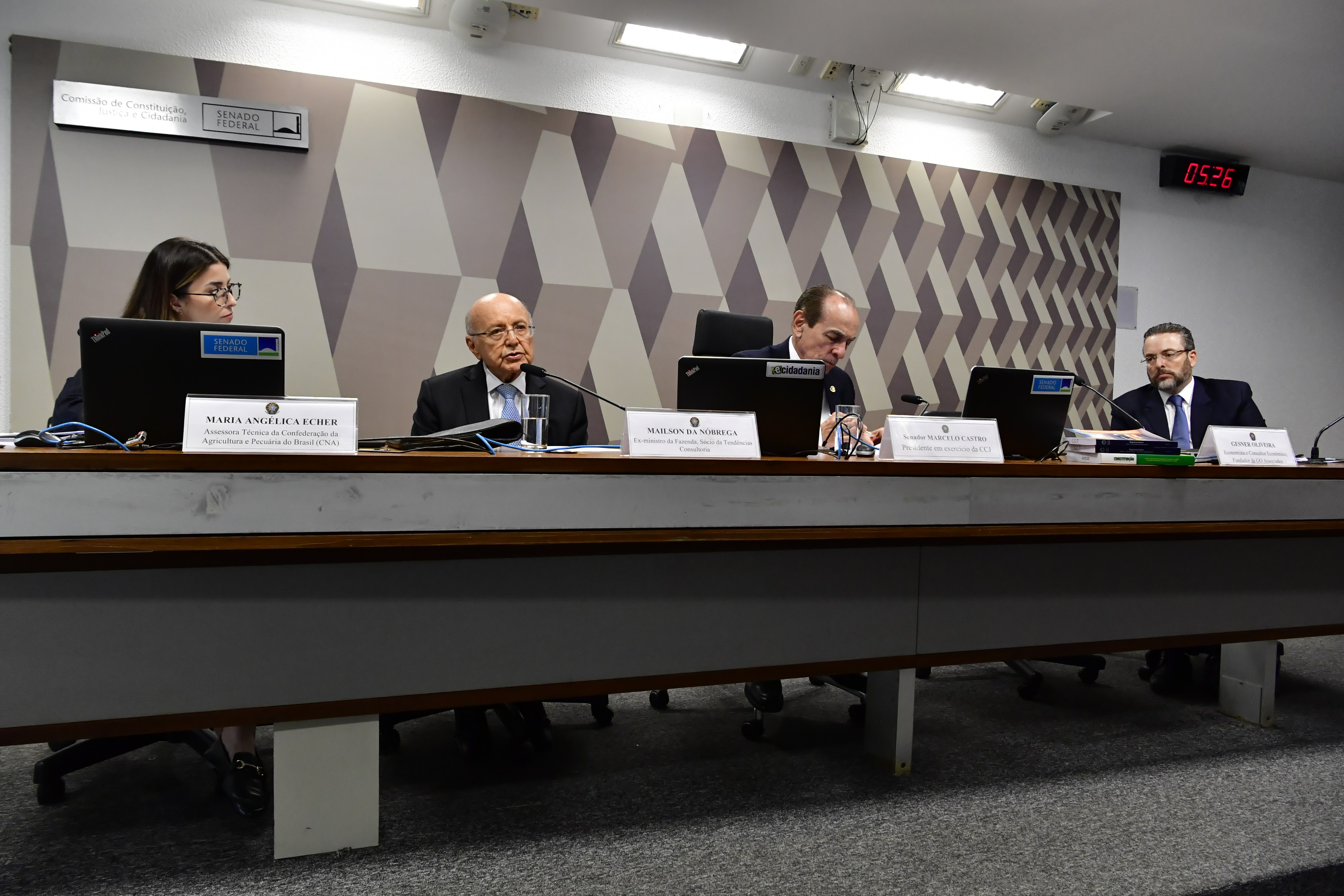 Mesa:
assessora técnica da Confederação da Agricultura e Pecuária do Brasil (CNA), Maria Angélica Echer Ferreira Feijó;
ex-ministro da Fazenda, sócio da Tendências Consultoria, Mailson da Nóbrega;
presidente em exercício da CCJ, senador Marcelo Castro (MDB-PI);
consultor jurídico da Organização das Cooperativas do Brasil (OCB), João Caetano Muzzi Filho.