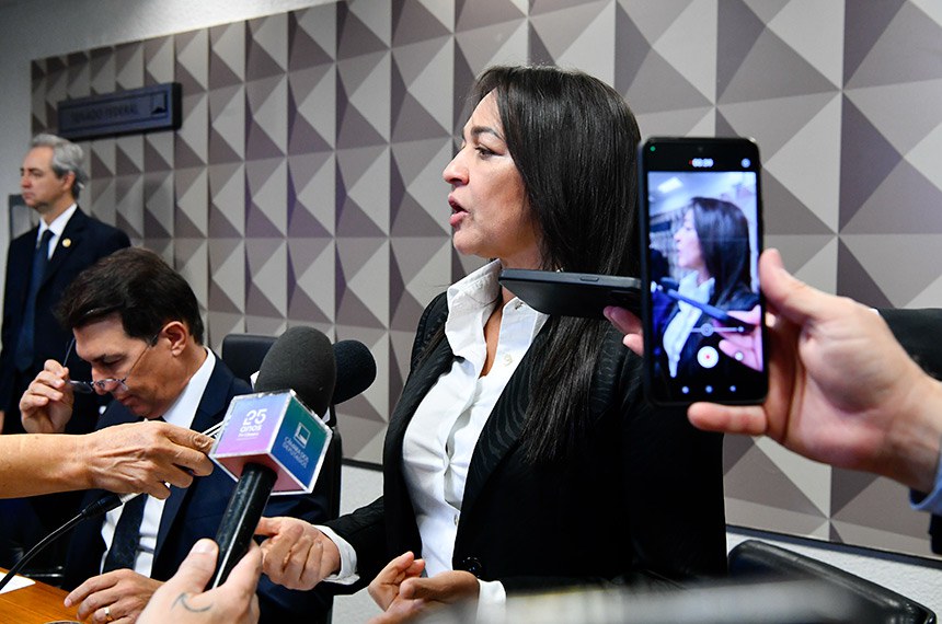 Mesa:
presidente da CPMI do 8 de Janeiro, deputado Arthur Oliveira Maia (União-BA);
relatora da CPMI do 8 de Janeiro, senadora Eliziane Gama (PSD-MA), concede entrevista.