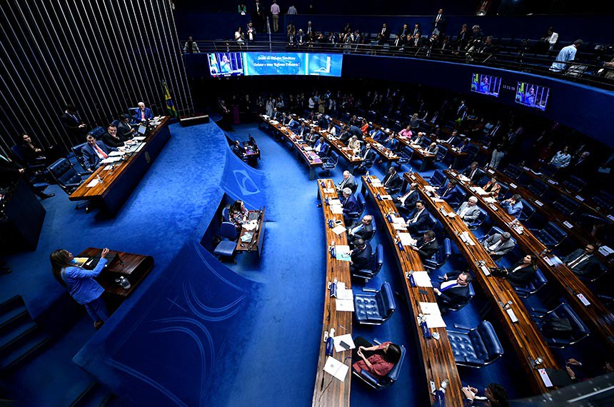 Em discurso, à tribuna, governadora em exercício do Distrito Federal, Celina Leão.