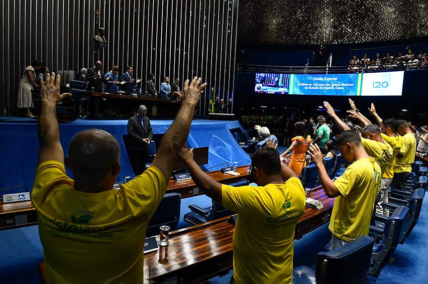 Mesa: 
diretor-executivo da Convenção Batista do Planalto Central, pastor Luís Cláudio Pessanha; 
diretor-geral da Convenção Batista do Estado do Espírito Santo, pastor Diego Juliano Bravim; 
pastor da Primeira Igreja Batista em Guarapari (ES), Raphael Abdalla;
presidente e requerente desta sessão, senador Magno Malta (PL-ES);
secretário desta sessão; 
3º secretário da Convenção Batista do Estado do Espírito Santo, pastor Davi Teodoro Almeida Damaceno; 
presidente da Convenção Batista do Planalto Central, pastor Benilton Custódio da Silva Filho; 
gerente-geral da Convenção Batista do Estado do Espírito Santo, pastor Benedito Andrade.