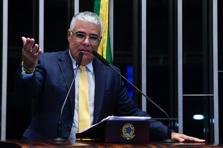 Em discurso, à tribuna, senador Eduardo Girão (Novo-CE).