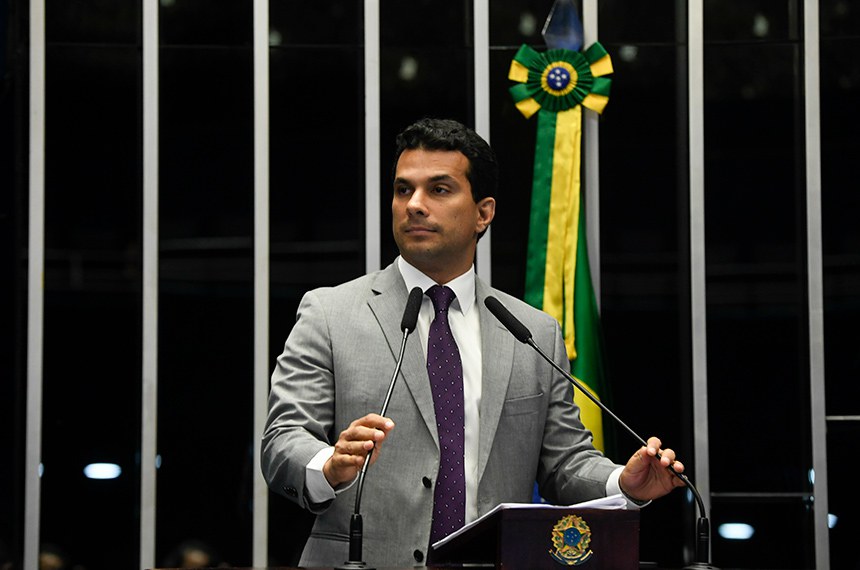 Em discurso, à tribna, senador Irajá (PSD-TO).