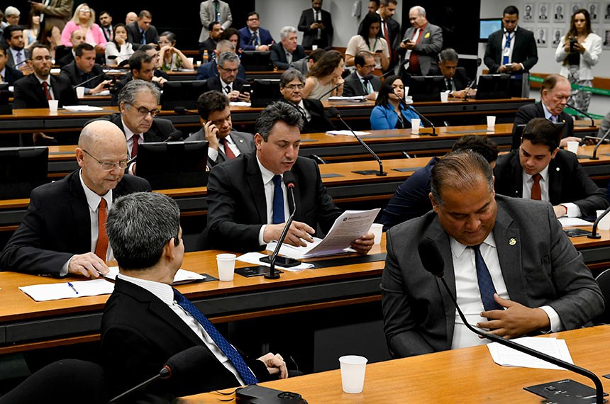 Participam: 
deputado Bohn Gass (PT-RS); 
deputado Carlos Zarattini (PT-SP); 
deputado Odair Cunha (PT-MG); 
senador Randolfe Rodrigues (Rede-AP); 
senador Eduardo Gomes (PL-TO).