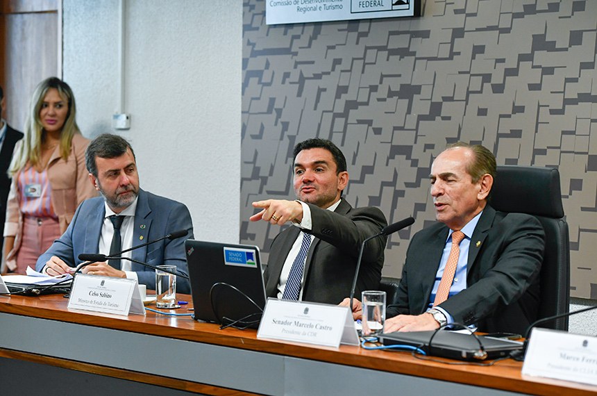 Mesa:
presidente da Embratur, Marcelo Freixo;
ministro de Estado do Turismo, Celso Sabino em pronunciamento;
presidente da CDR, senador Marcelo Castro (MDB-PI).