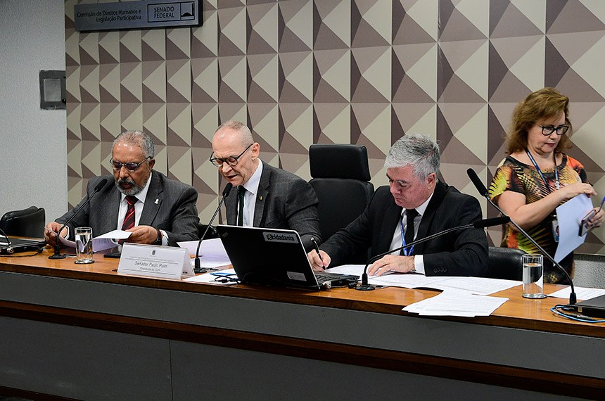Mesa:
presidente da CDH, senador Paulo Paim (PT-RS);
relator da CDH, senador Fabiano Contarato (PT-ES), em pronunciamento.